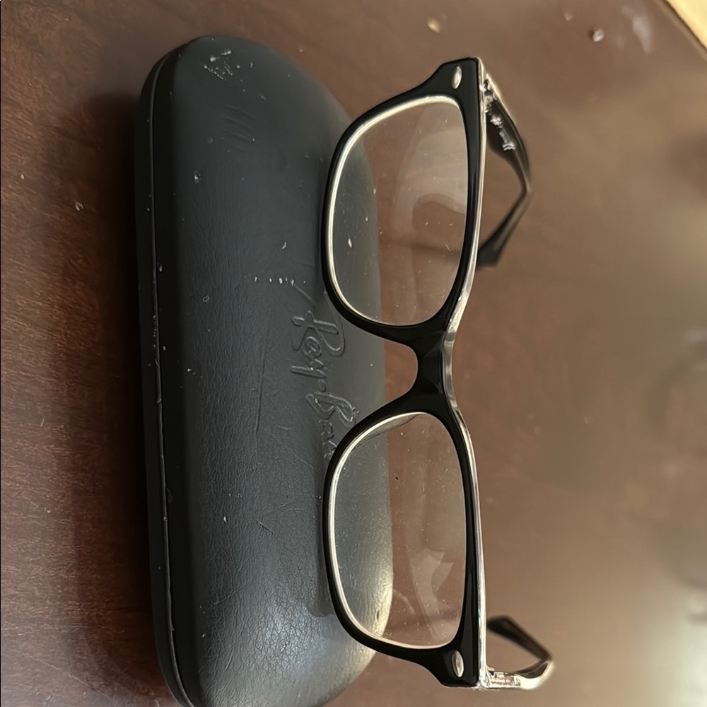 Ray-Ban Classic Black and White Eyewear
Rb5286